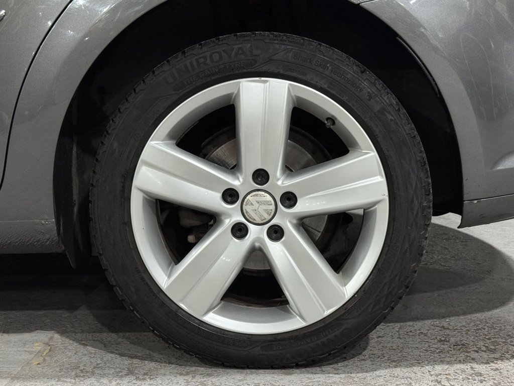 Used Volkswagen Touran 2011 for sale - 76792195: Photo 24