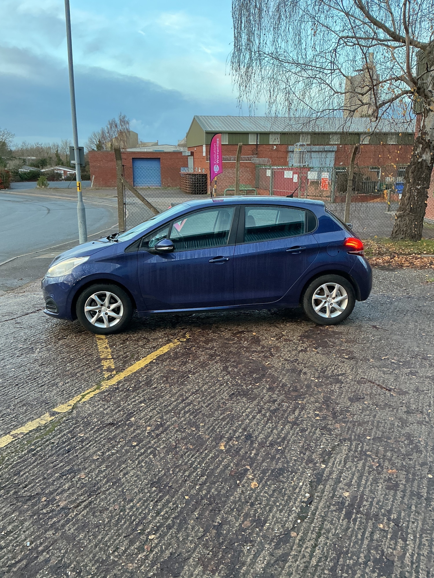 Used Peugeot 208 2015 for sale - 77055713: Photo 4