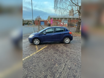 Used Peugeot 208 2015 for sale - 77055713: Photo