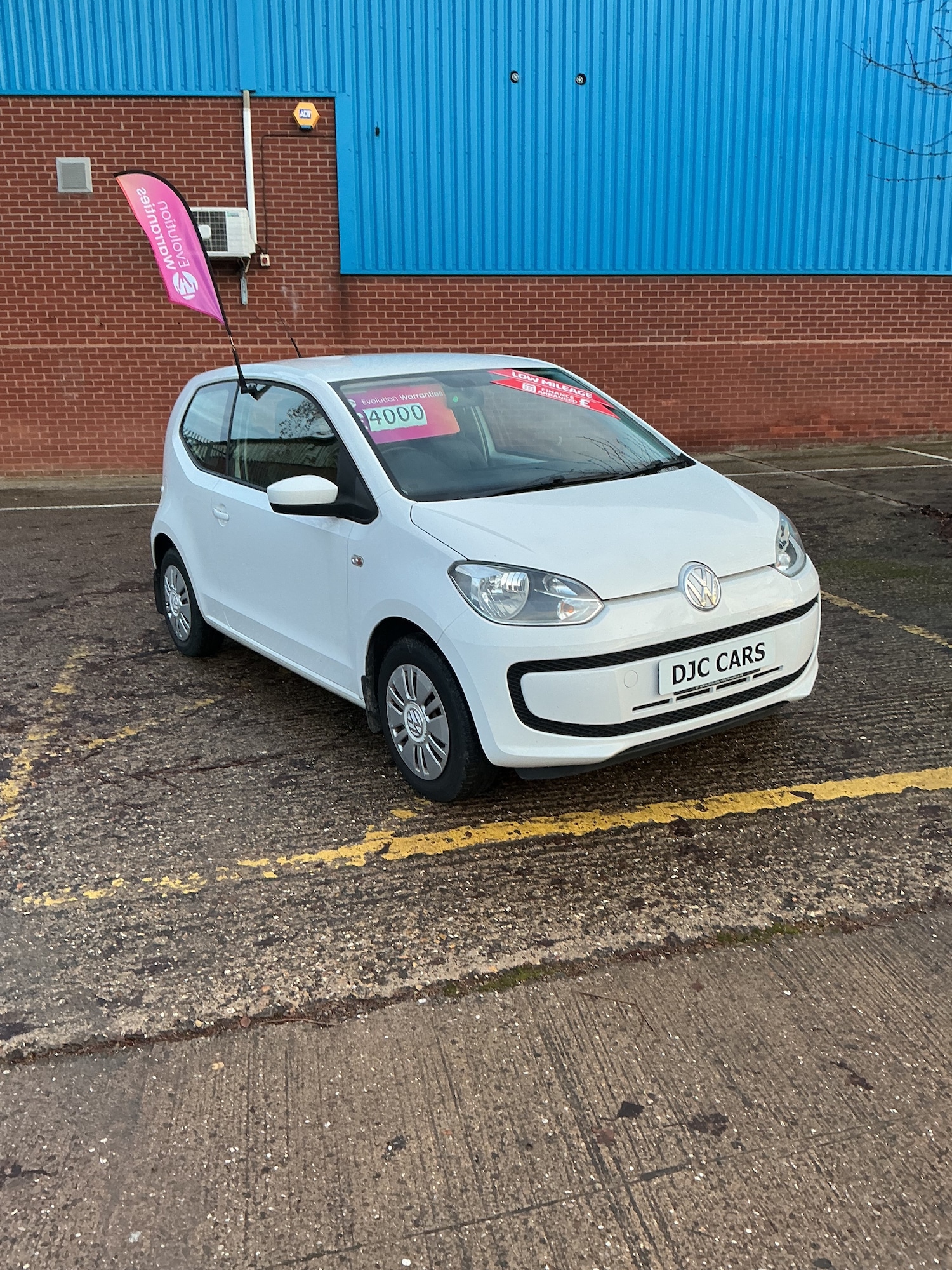Used Volkswagen up! 2013 for sale - 77055701: Photo 2