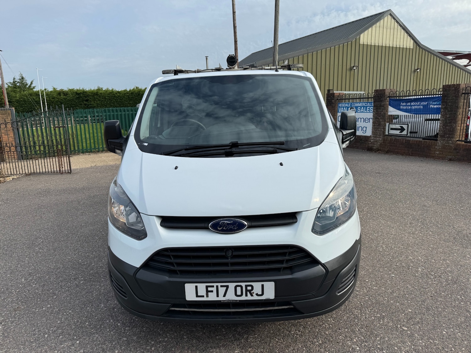 Used Ford Transit Custom 2017 for sale - 76128864: Photo 2