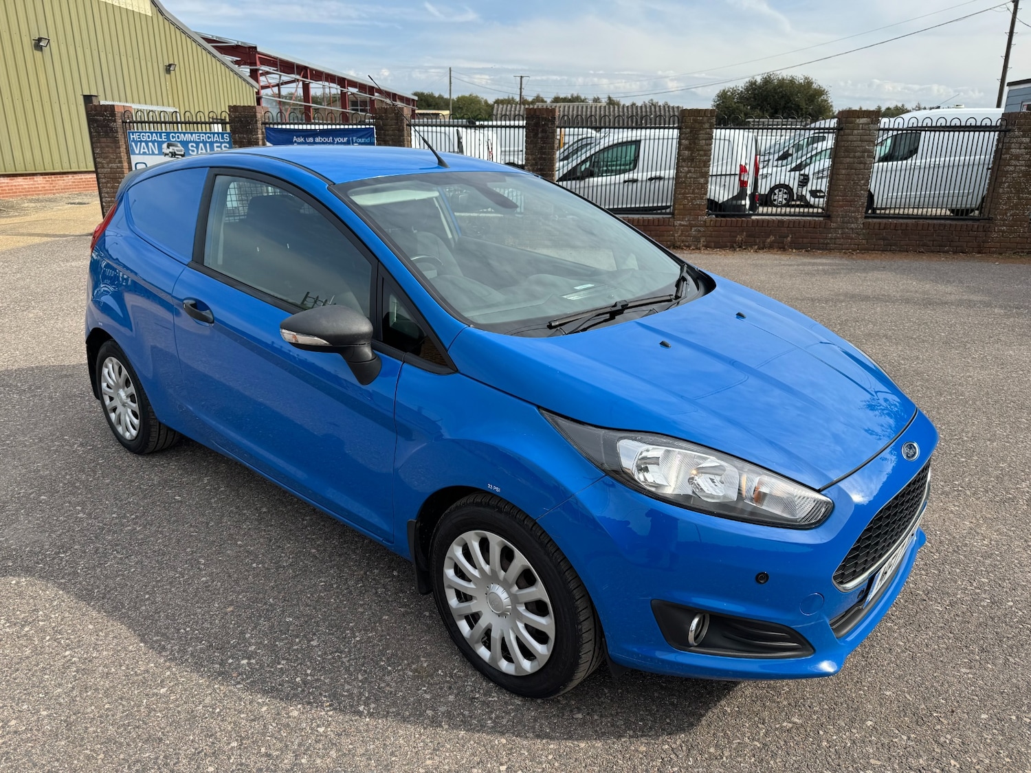 Used Ford Fiesta 2017 for sale - 76145794: Photo 1