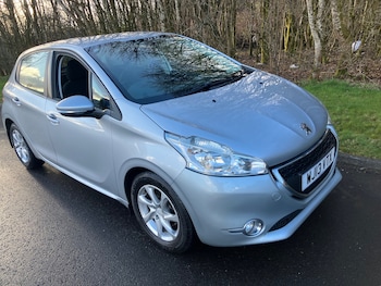 Used Peugeot 208 2013 for sale - 77897447: Photo