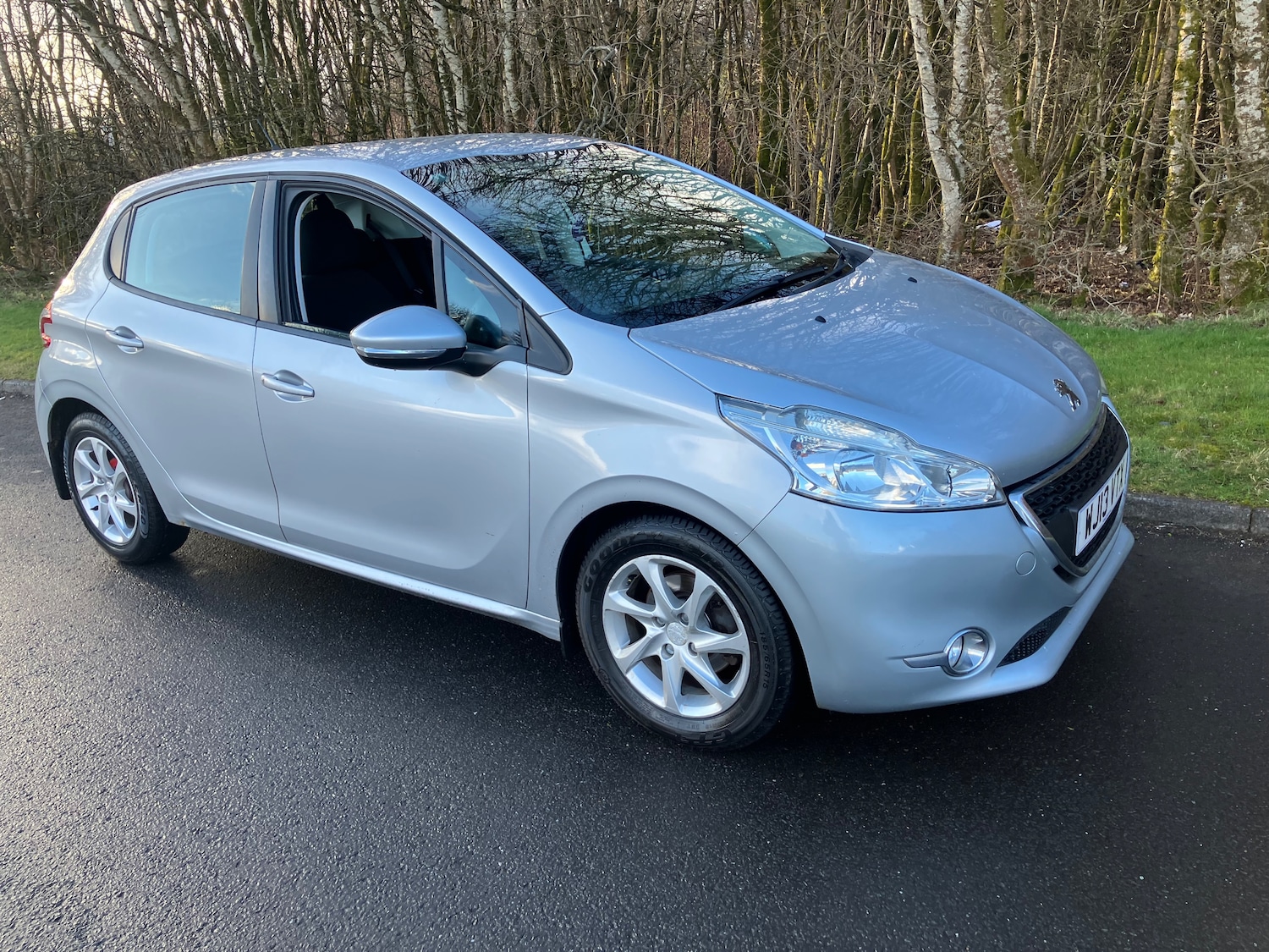 Used Peugeot 208 2013 for sale - 77897447: Photo 2