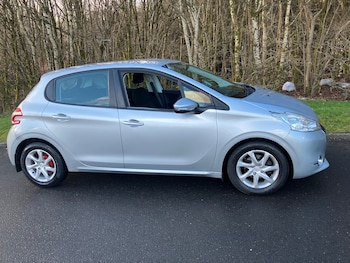 Used Peugeot 208 2013 for sale - 77897447: Photo