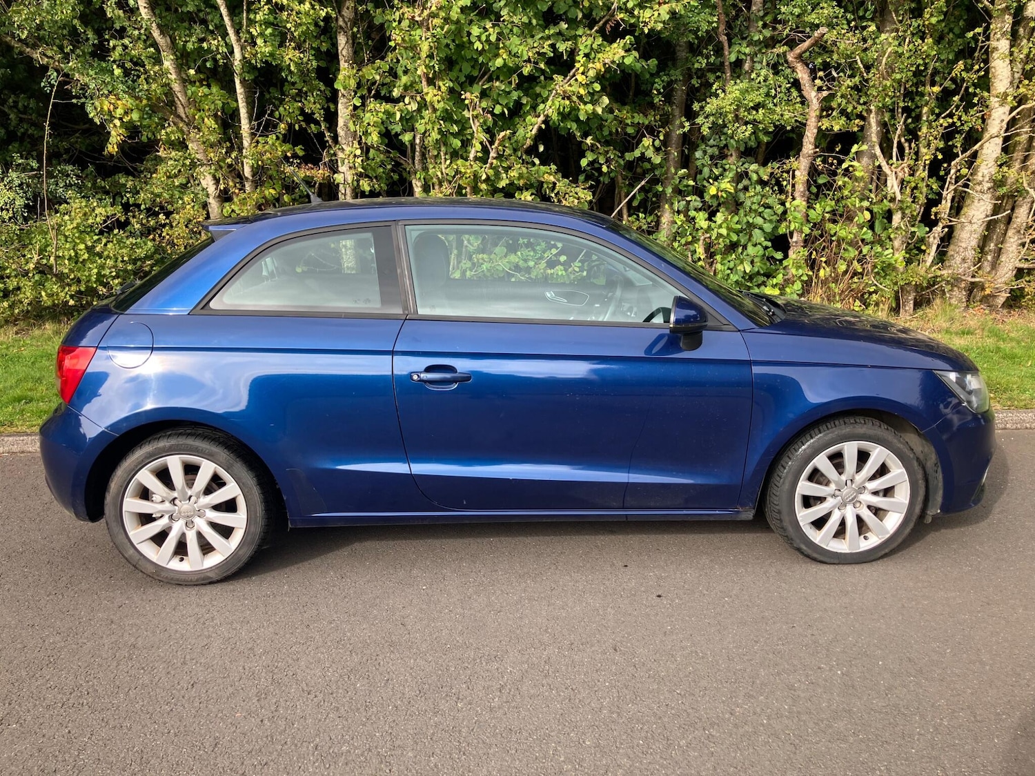 Used Audi A1 2011 for sale - 76781272: Photo 2