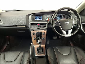 Used Volvo V40 2015 for sale - 79549735: Photo