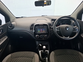 Used Renault Captur 2018 for sale - 76225752: Photo 2