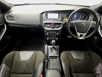 Used Volvo V40 2017 for sale - 77999553: Photo