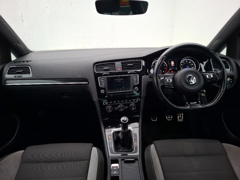 Used Volkswagen Golf 2017 for sale - 76543234: Photo 2