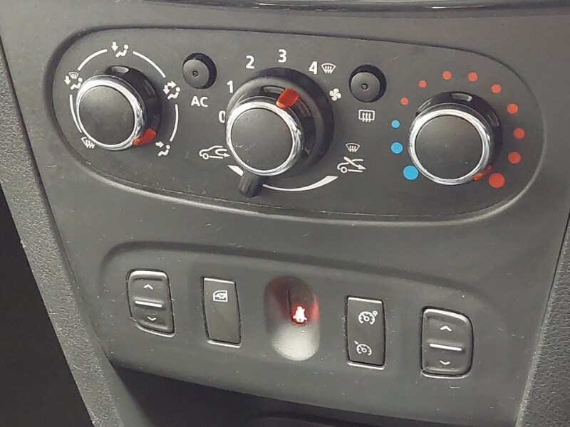 Used Dacia Sandero Stepway 2014 for sale - 77637180: Photo 14