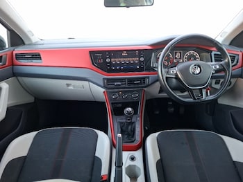 Used Volkswagen Polo 2018 for sale - 76602669: Photo