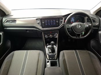 Used Volkswagen T-Roc 2018 for sale - 77873881: Photo