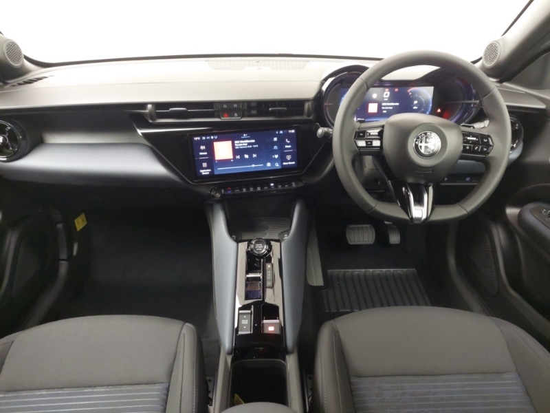 Used Alfa Romeo Junior 2025 for sale - 76392949: Photo 2