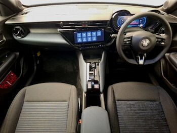 Used Alfa Romeo Junior 2025 for sale - 76543180: Photo