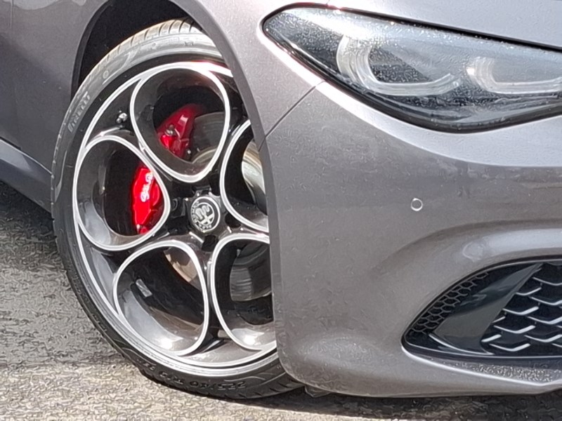 2025 Alfa Romeo Giulia 2.0 Turbo Veloce 4dr Auto Saloon Petrol Automatic - Picture 9 of 19