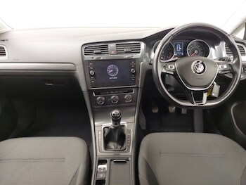 Used Volkswagen Golf 2018 for sale - 77284402: Photo