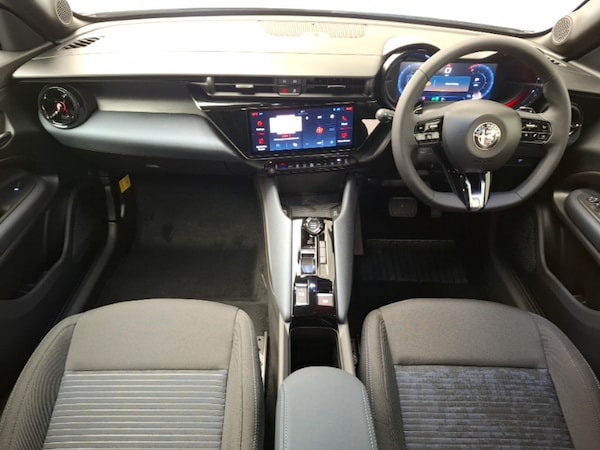 Used Alfa Romeo Junior 2025 for sale - 76187735: Photo 2