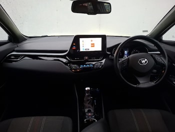 Used Toyota C-HR 2022 for sale - 76543250: Photo