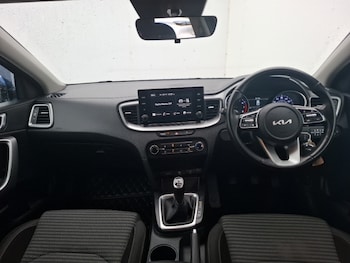 Used Kia XCeed 2023 for sale - 76160748: Photo 2