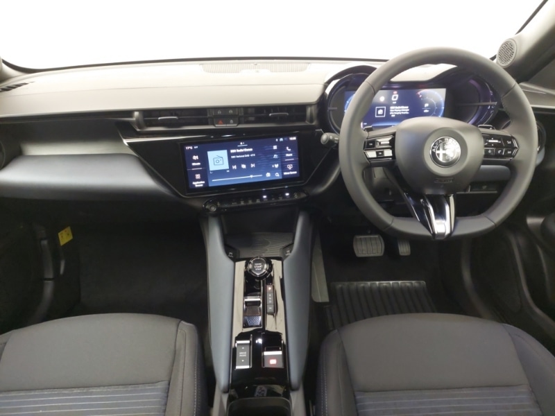 Used Alfa Romeo Junior 2025 for sale - 76951638: Photo 2