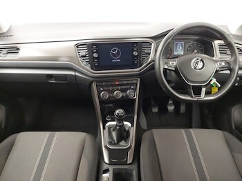 Used Volkswagen T-Roc 2018 for sale - 77325156: Photo