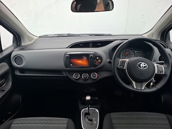 Used Toyota Yaris 2016 for sale - 76403856: Photo
