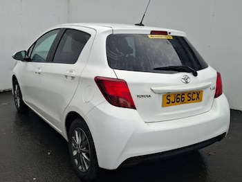 Used Toyota Yaris 2016 for sale - 76403856: Photo