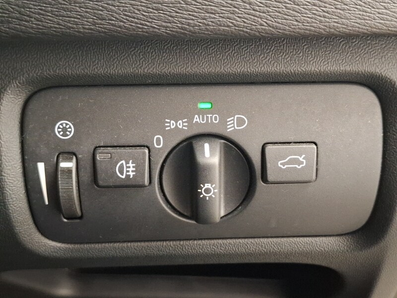 Used Volvo V40 2015 for sale - 77760946: Photo 17