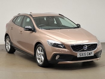 Used Volvo V40 2015 for sale - 77760946: Photo