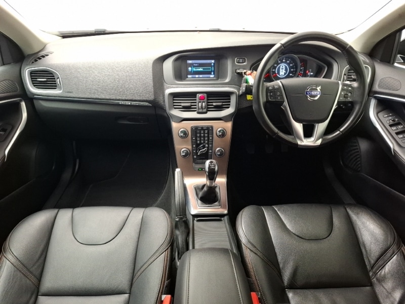 Used Volvo V40 2015 for sale - 77760946: Photo 2