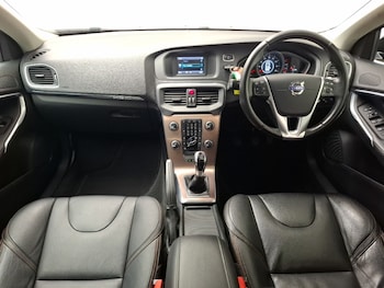 Used Volvo V40 2015 for sale - 77760946: Photo