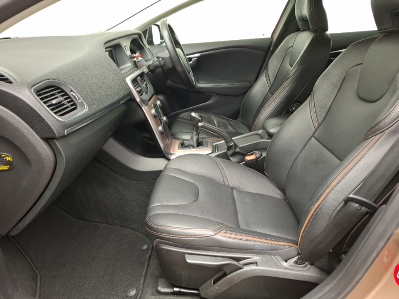 Used Volvo V40 2015 for sale - 77760946: Photo 5