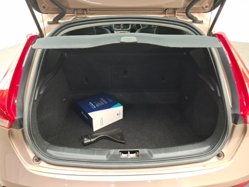 Used Volvo V40 2015 for sale - 77760946: Photo 8