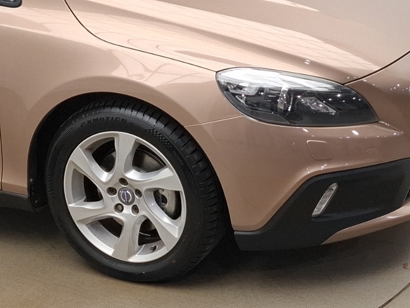 Used Volvo V40 2015 for sale - 77760946: Photo 9