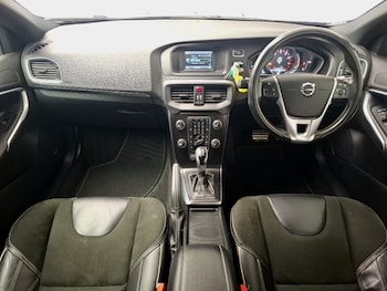 Used Volvo V40 2018 for sale - 77652307: Photo