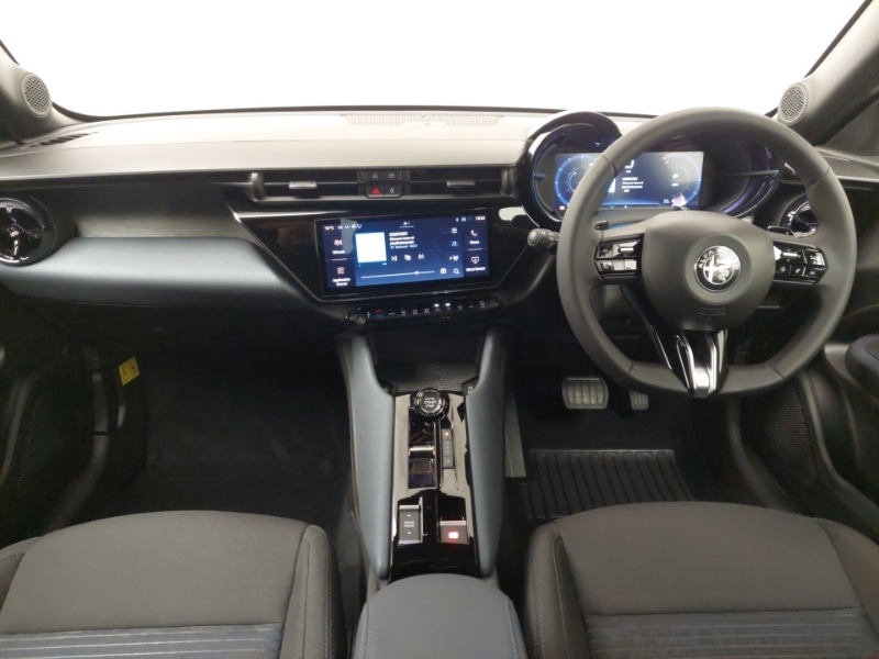 Used Alfa Romeo Junior 2025 for sale - 76537035: Photo 2