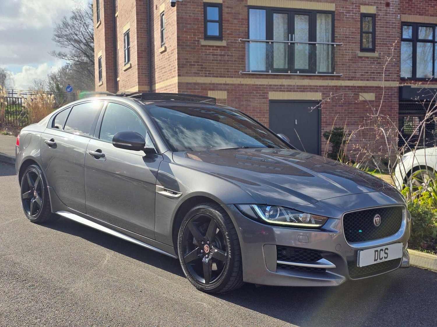 Used Jaguar XE 2016 for sale - 77880965: Photo 1