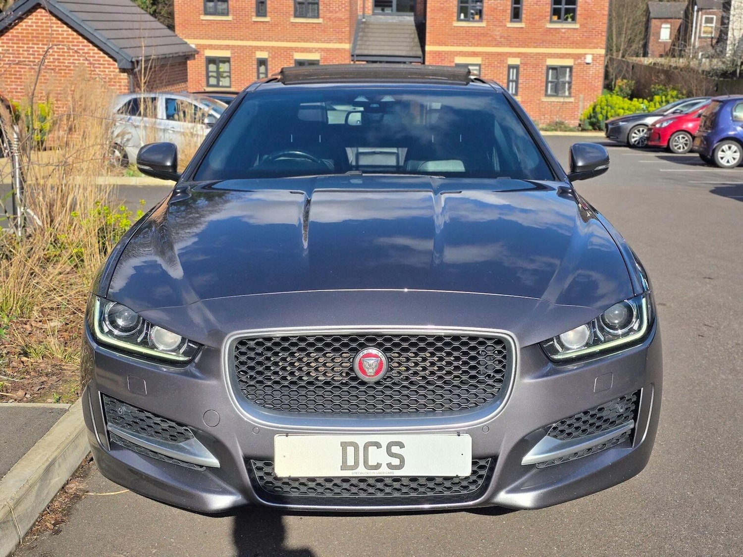 Used Jaguar XE 2016 for sale - 77880965: Photo 2