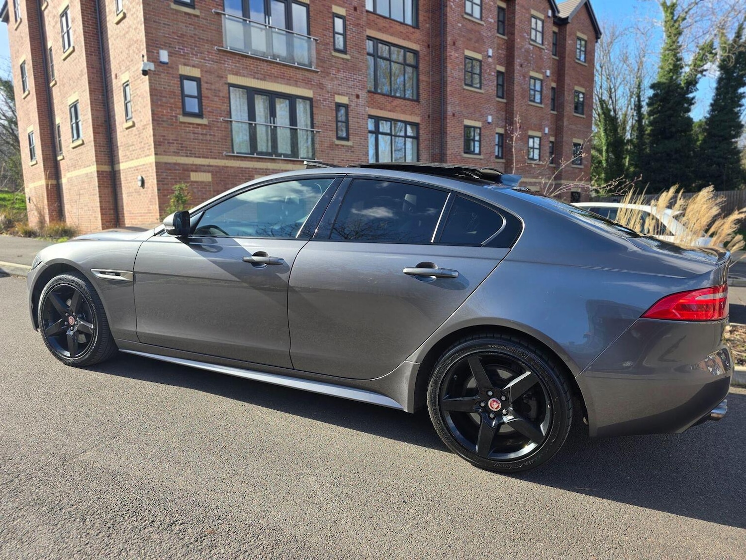 Used Jaguar XE 2016 for sale - 77880965: Photo 4