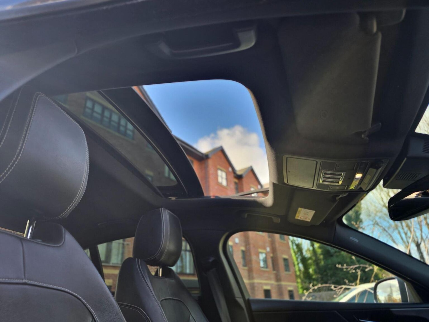 Used Jaguar XE 2016 for sale - 77880965: Photo 40