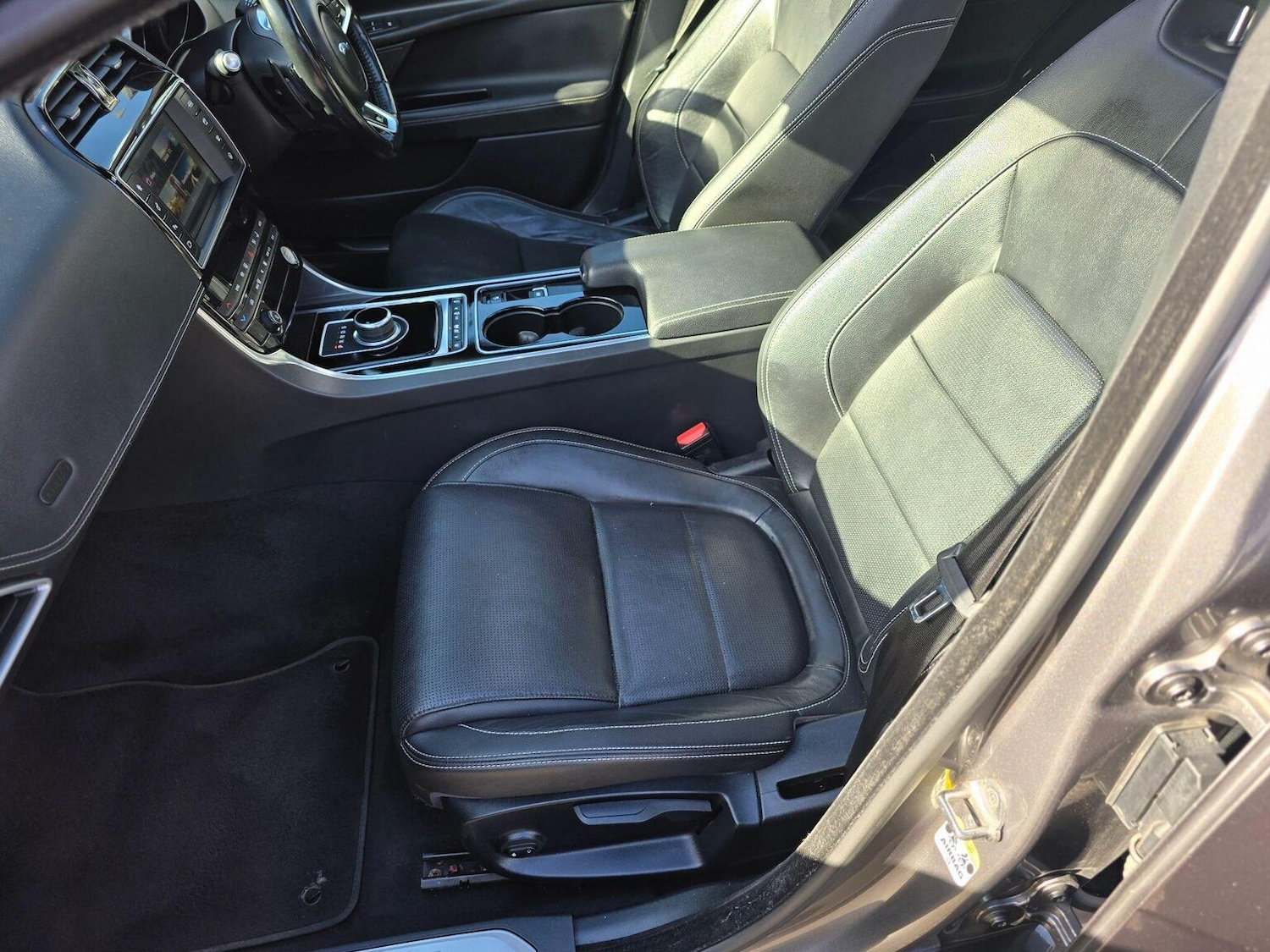 Used Jaguar XE 2016 for sale - 77880965: Photo 41