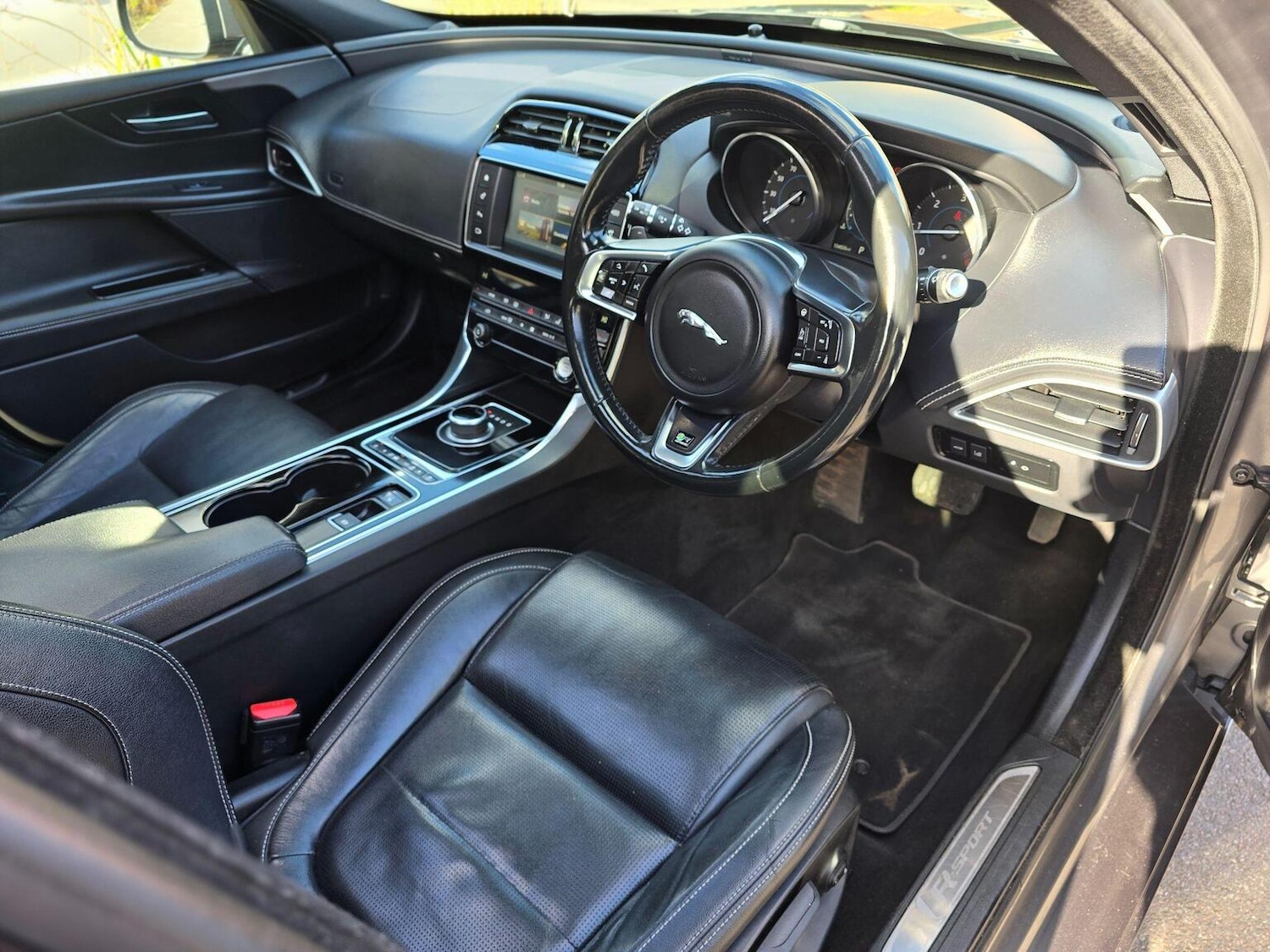 Used Jaguar XE 2016 for sale - 77880965: Photo 45