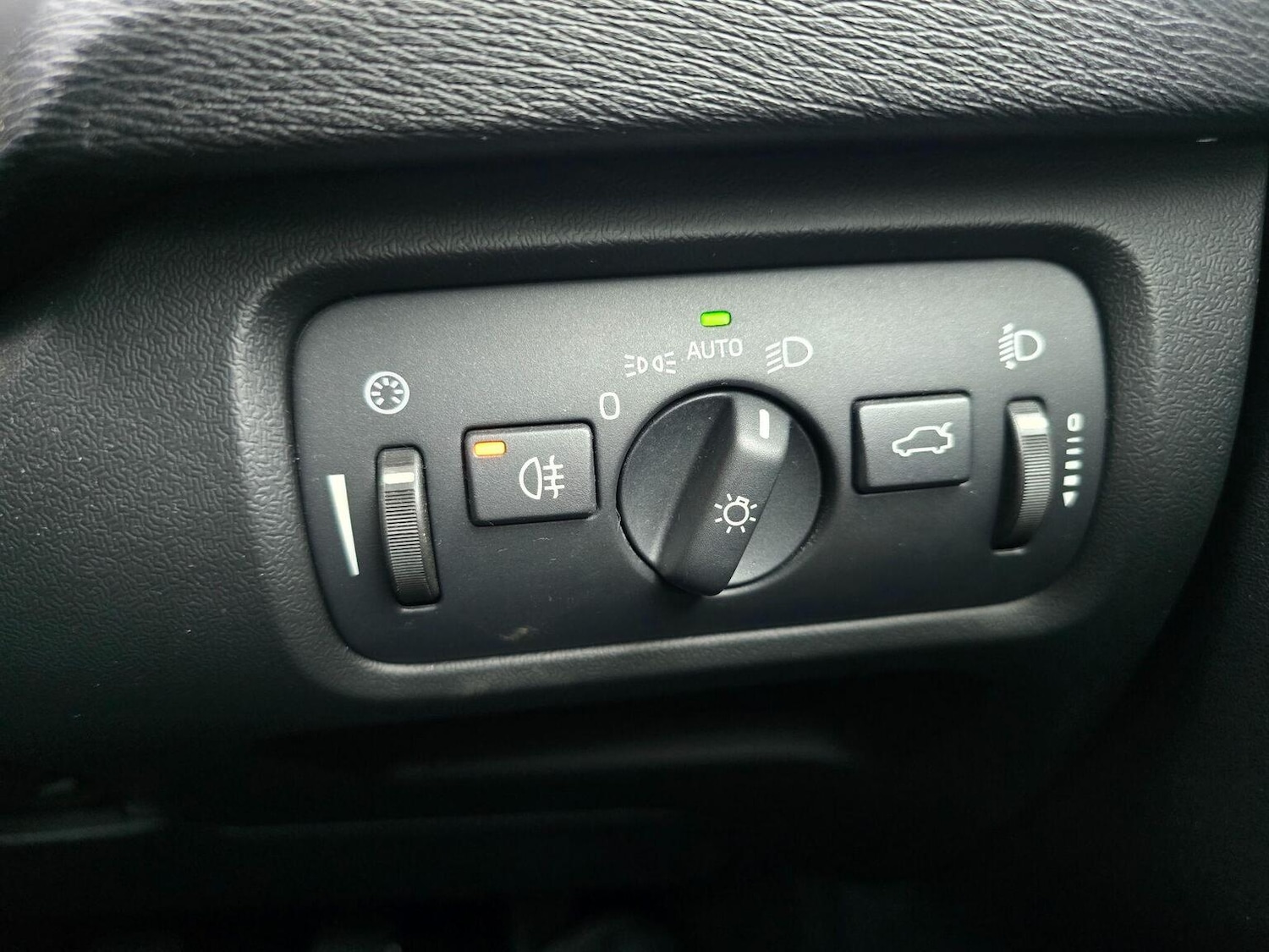 Used Volvo V40 2013 for sale - 77494887: Photo 26