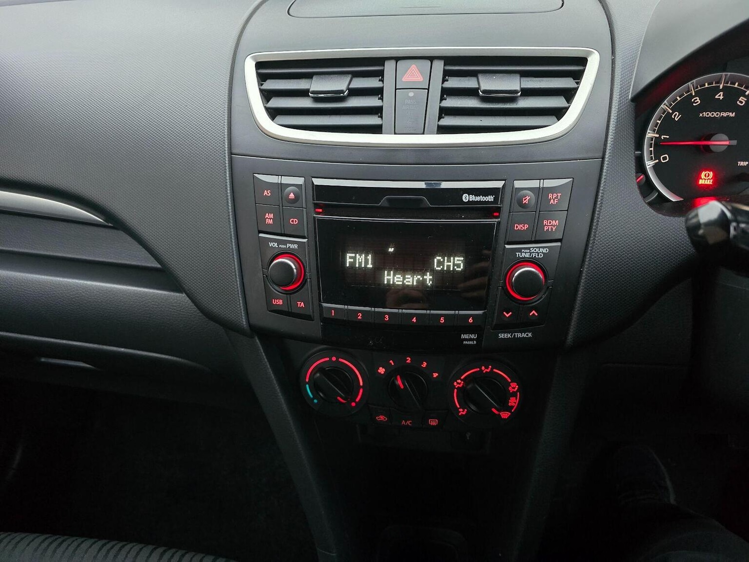 Used Suzuki Swift 2013 for sale - 77213457: Photo 37