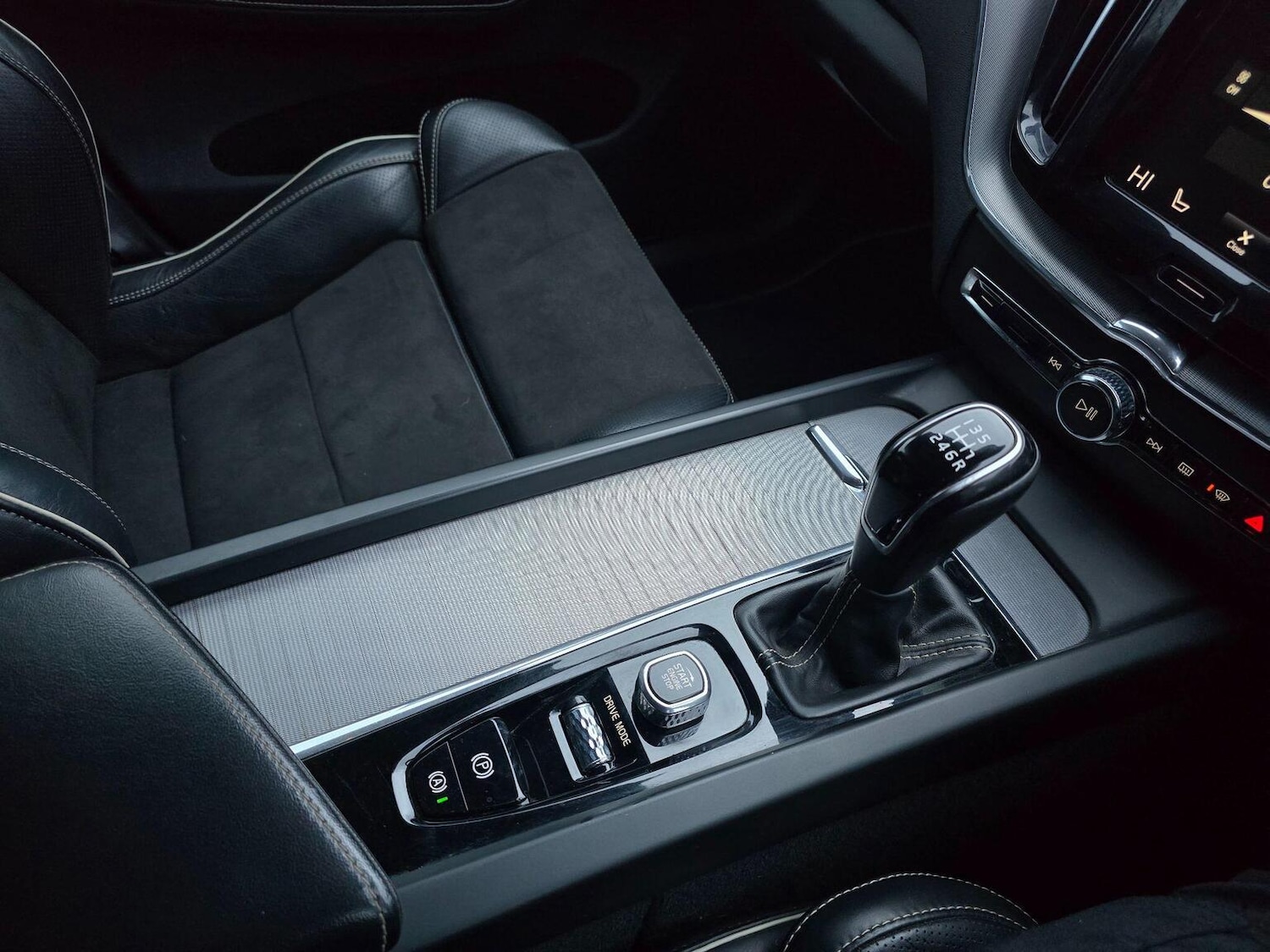 Used Volvo XC60 2018 for sale - 76848656: Photo 31