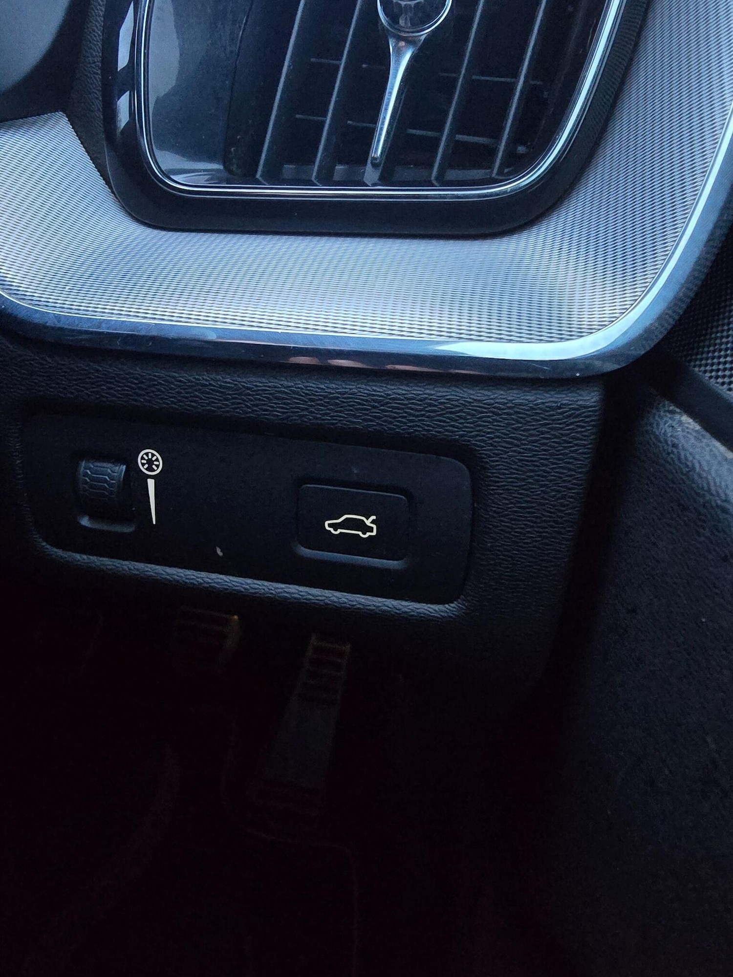 Used Volvo XC60 2018 for sale - 76848656: Photo 32