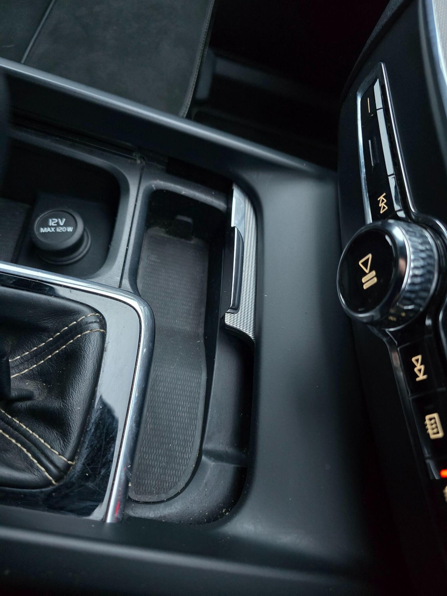 Used Volvo XC60 2018 for sale - 76848656: Photo 46