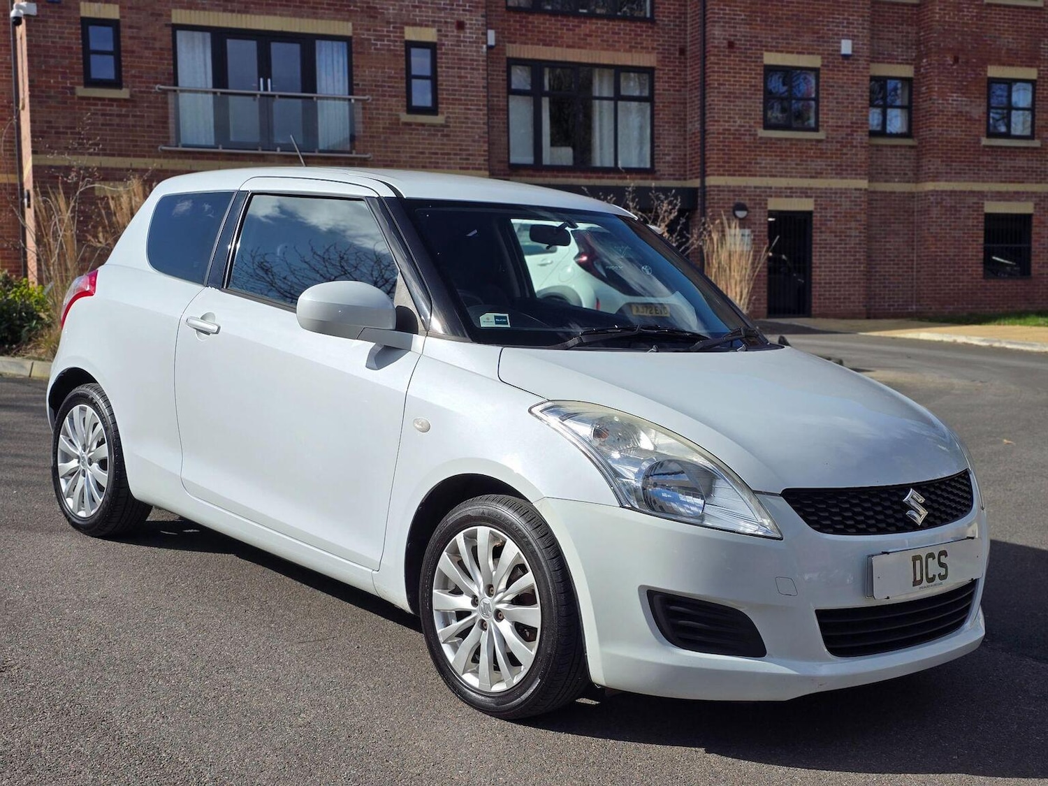 Used Suzuki Swift 2013 for sale - 77977093: Photo 1