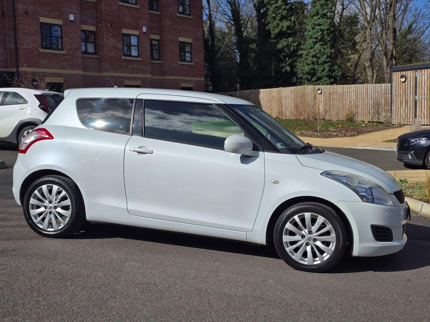 Used Suzuki Swift 2013 for sale - 77977093: Photo 3